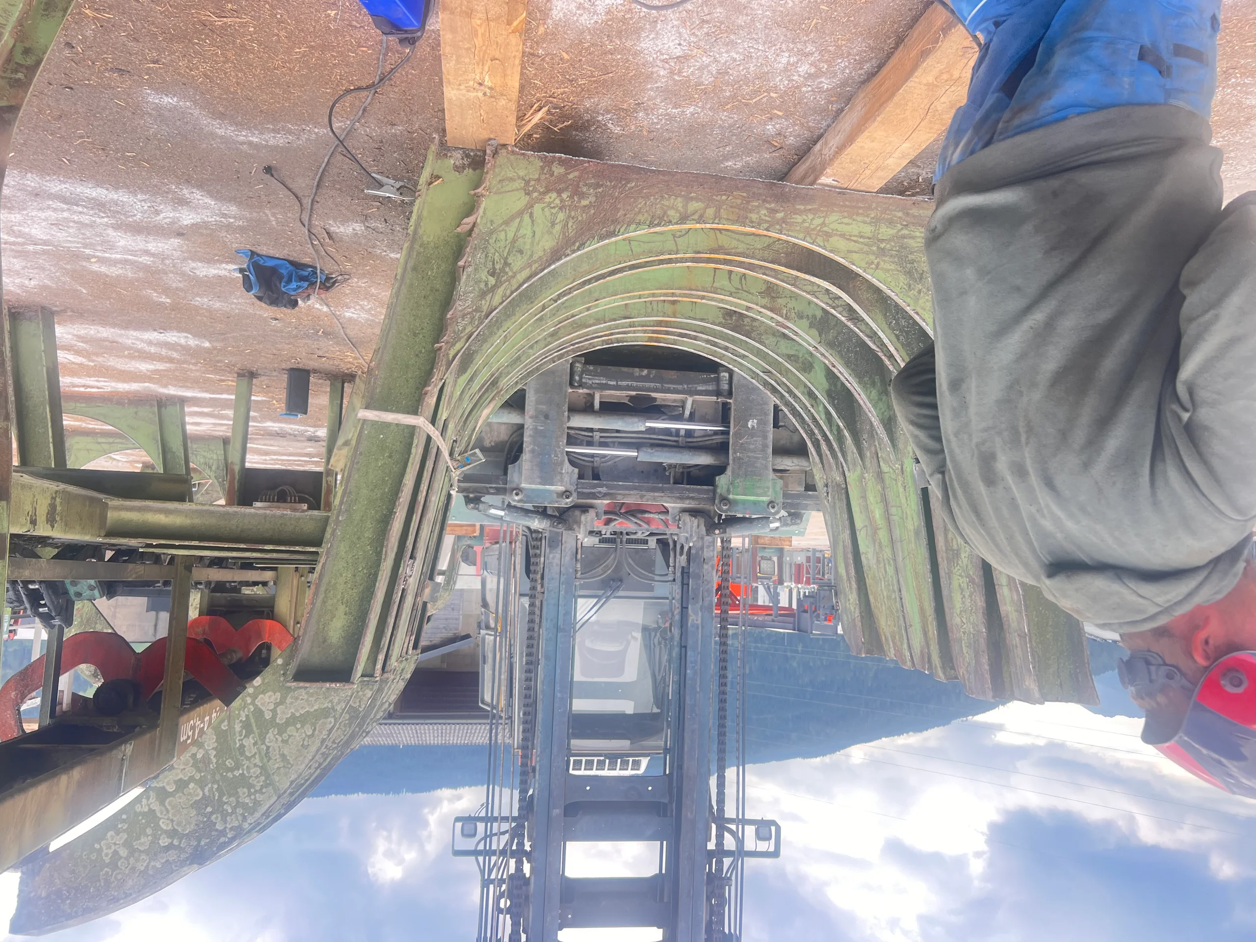 Log sorting plant with debarker - Image 20